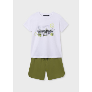 Conjunto bermudas e t-shirt urbana rapaz