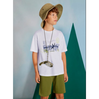 Conjunto bermudas e t-shirt urbana rapaz